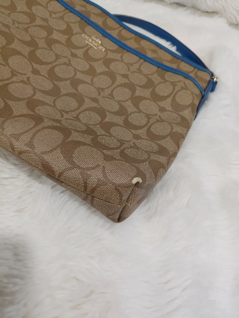✨ Coach Signature Crossbody Bag with Electric Blue Trim ✨